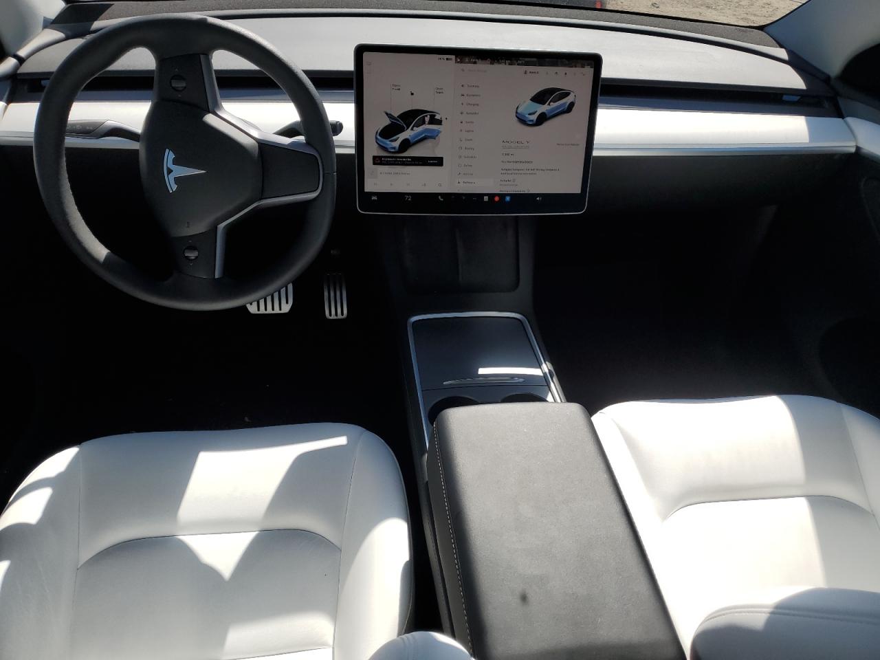 2024 Tesla Model Y VIN: 7SAYGDEF8RA319051 Lot: 90732275