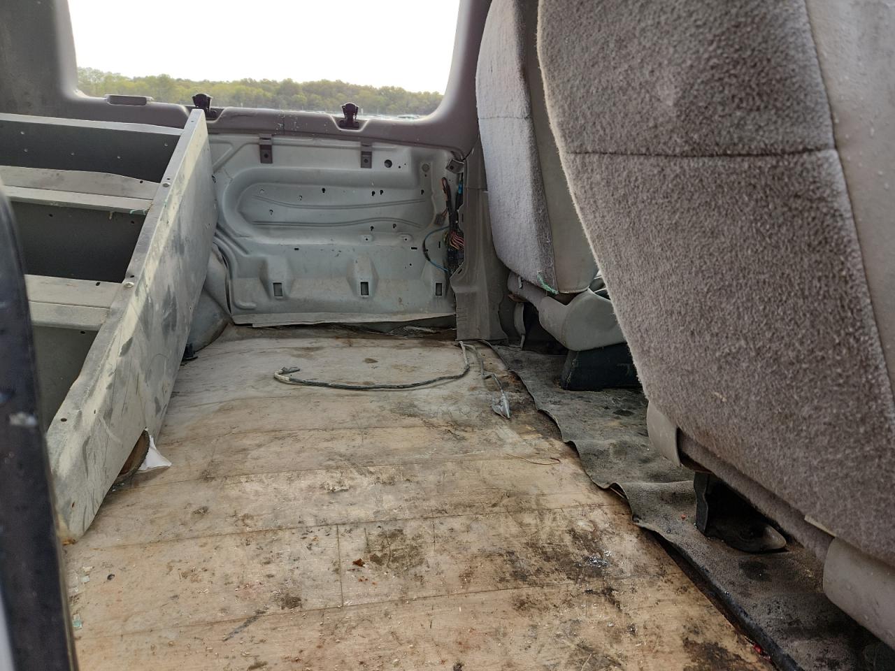 1998 Ford Econoline E350 Super Duty VIN: 1FBSS31L9WHA59947 Lot: 87456785