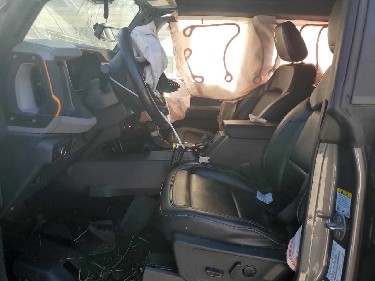 2022 Ford Bronco Base VIN: 1FMEE5DH0NLB83325 Lot: 85949055