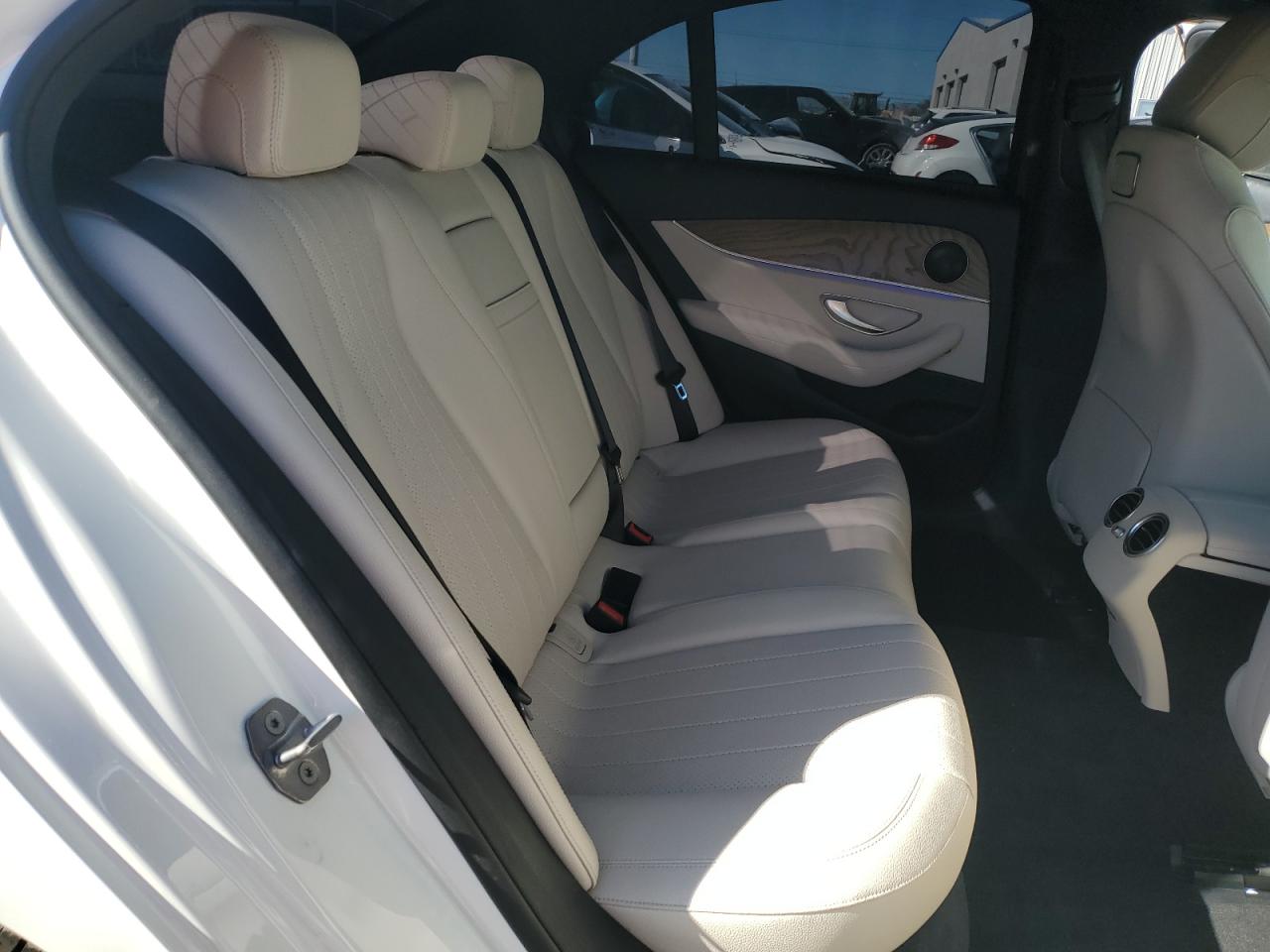 2018 Mercedes-Benz E 300 VIN: WDDZF4JB2JA340748 Lot: 90370205