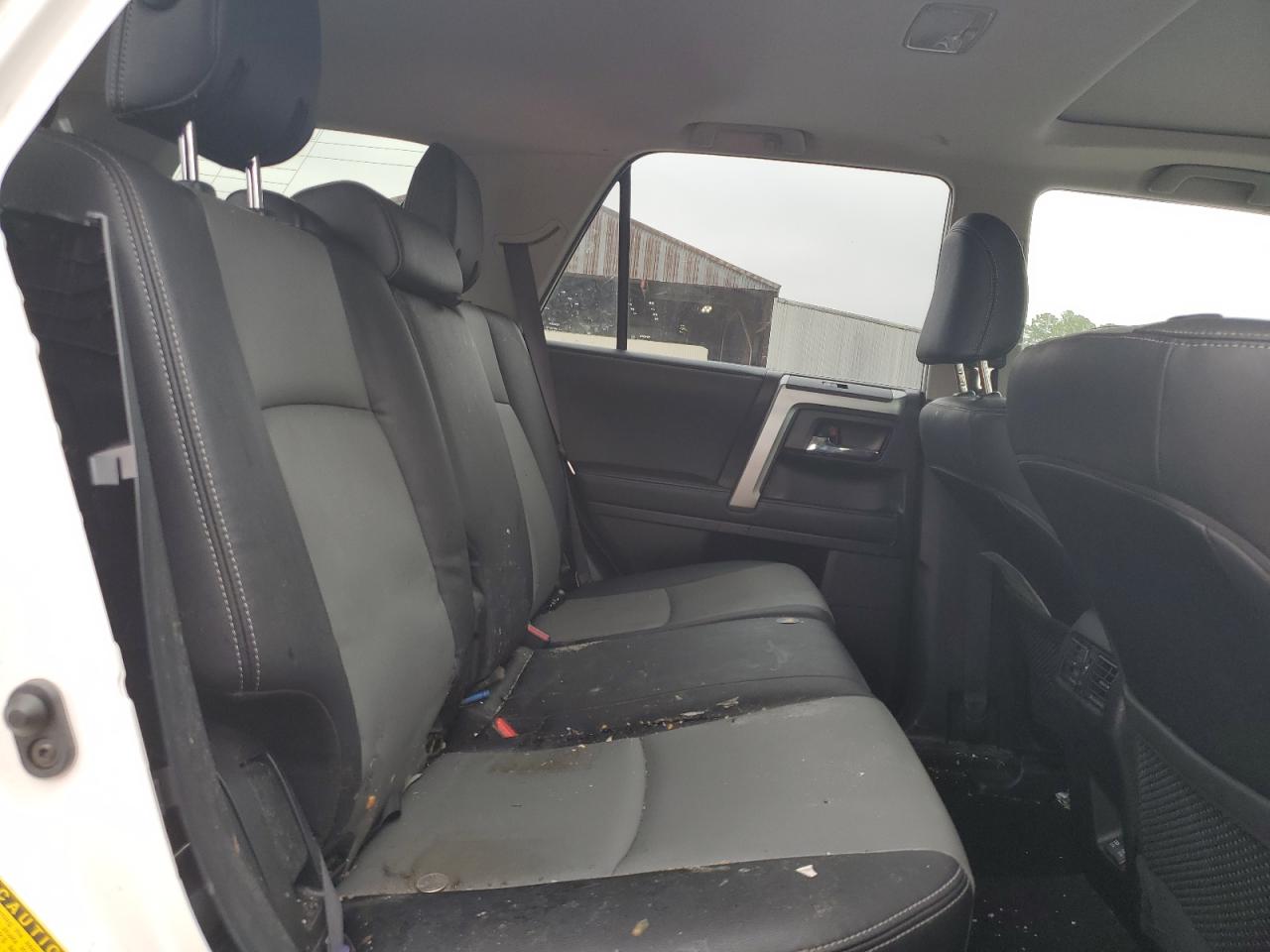 2020 Toyota 4Runner Sr5/Sr5 Premium VIN: JTEBU5JR0L5776896 Lot: 82242235