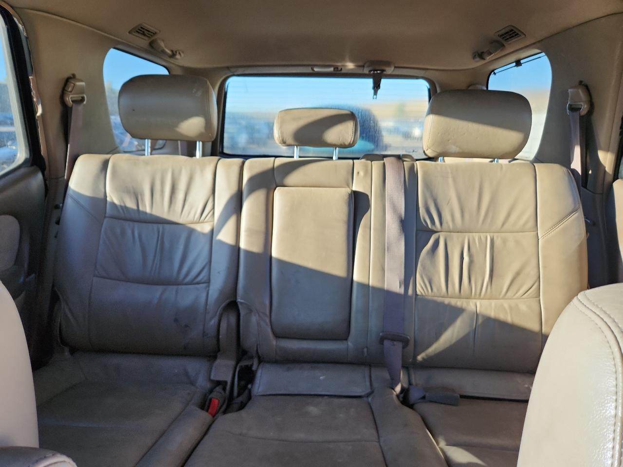 2004 Toyota Sequoia Sr5 VIN: 5TDBT44A04S208456 Lot: 82358495