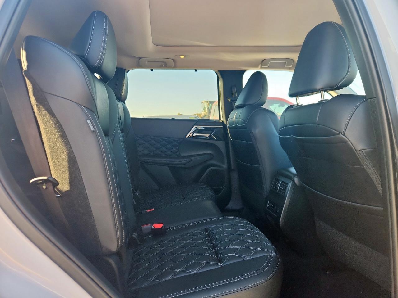 2024 Mitsubishi Outlander Sel VIN: JA4J3WA88RZ063899 Lot: 82400055