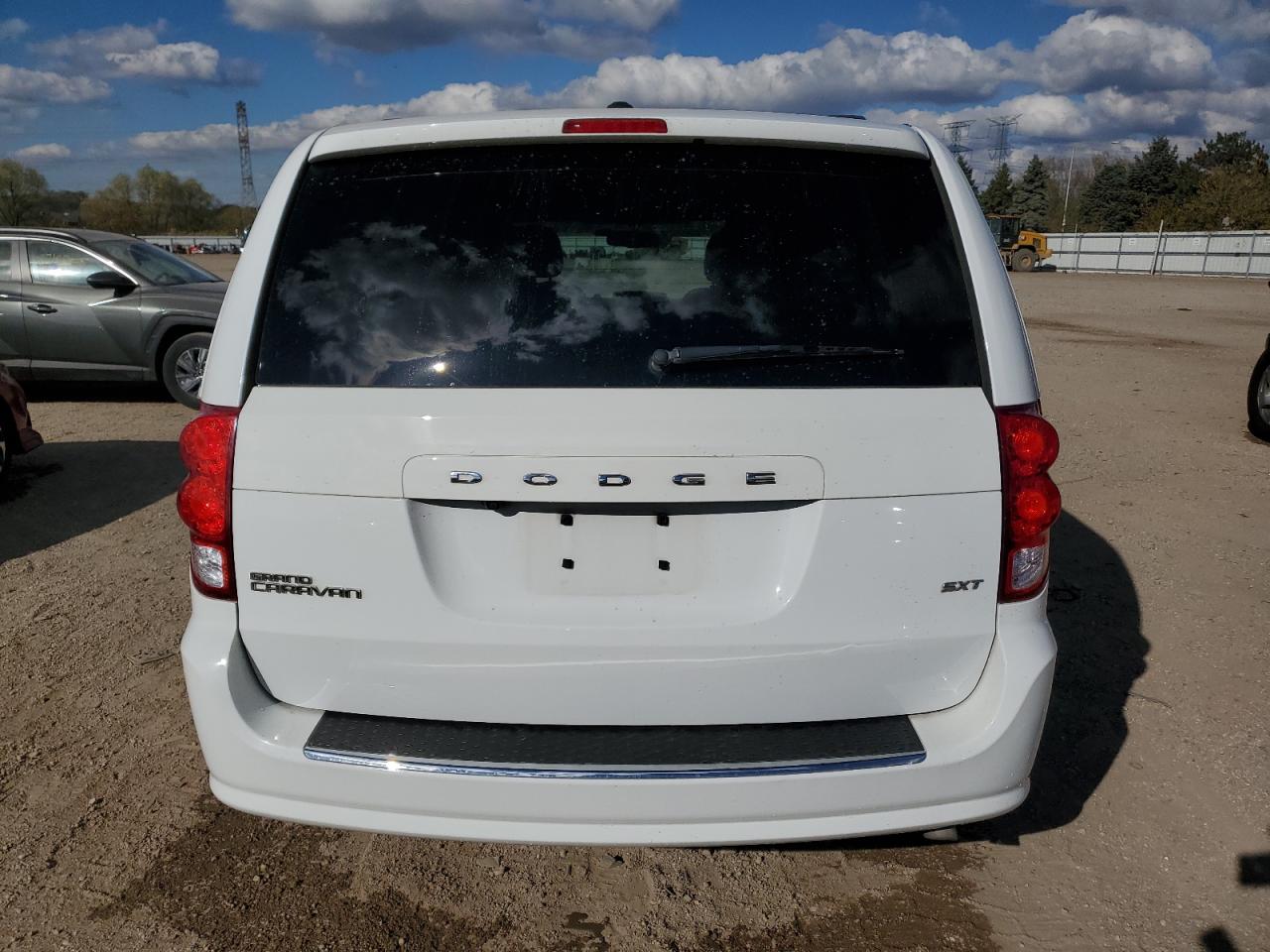 2018 Dodge Grand Caravan Sxt VIN: 2C4RDGCG4JR135874 Lot: 90363585