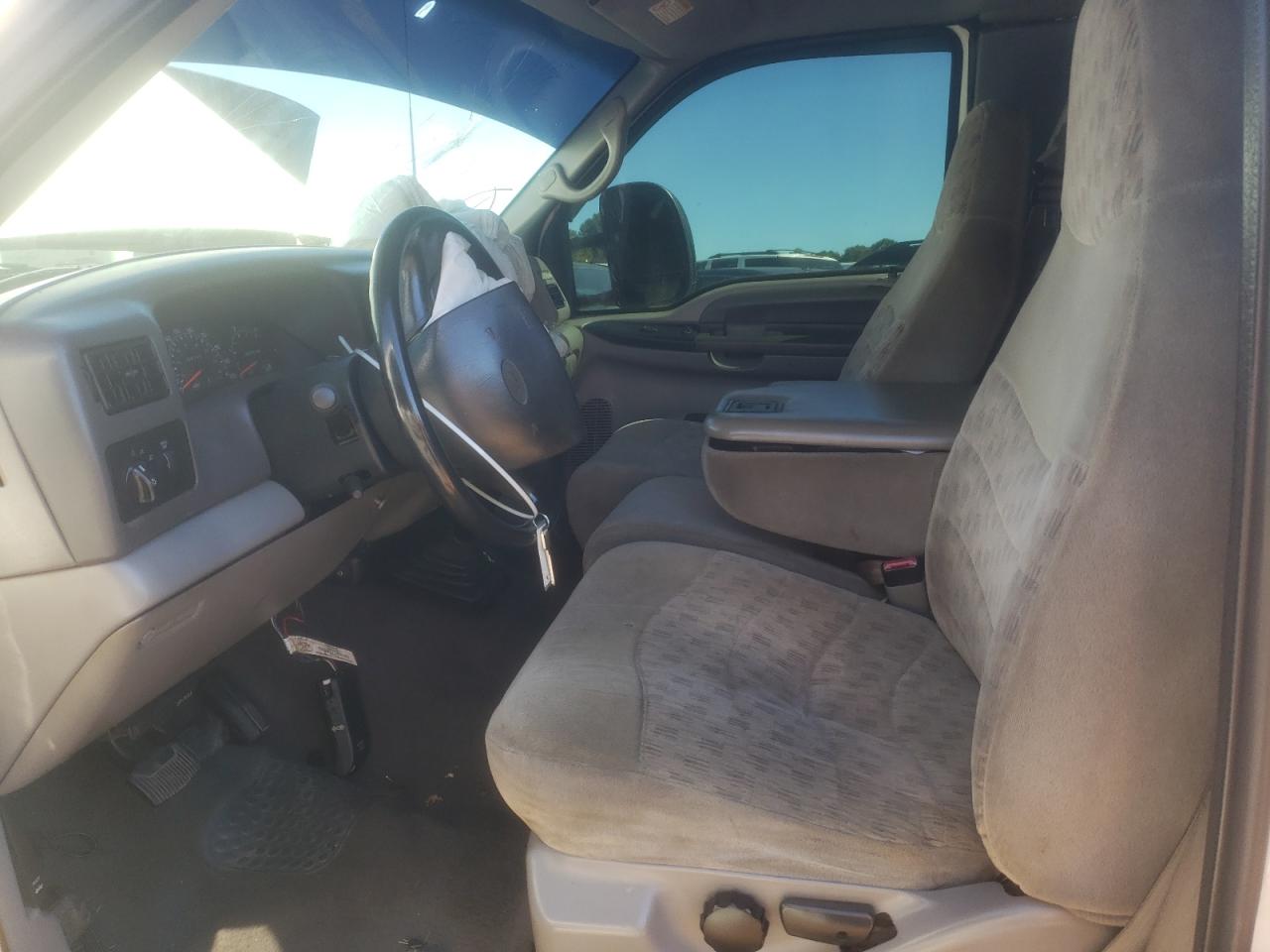 2000 Ford F350 Super Duty VIN: 1FTWX32F0YEB29217 Lot: 84732405