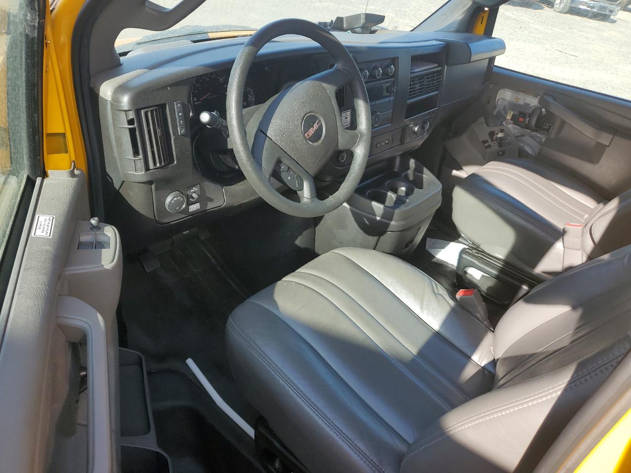 2022 GMC Savana Cut - Box Truck VIN: 7GZ37TC72NN003482 Lot: 84284325