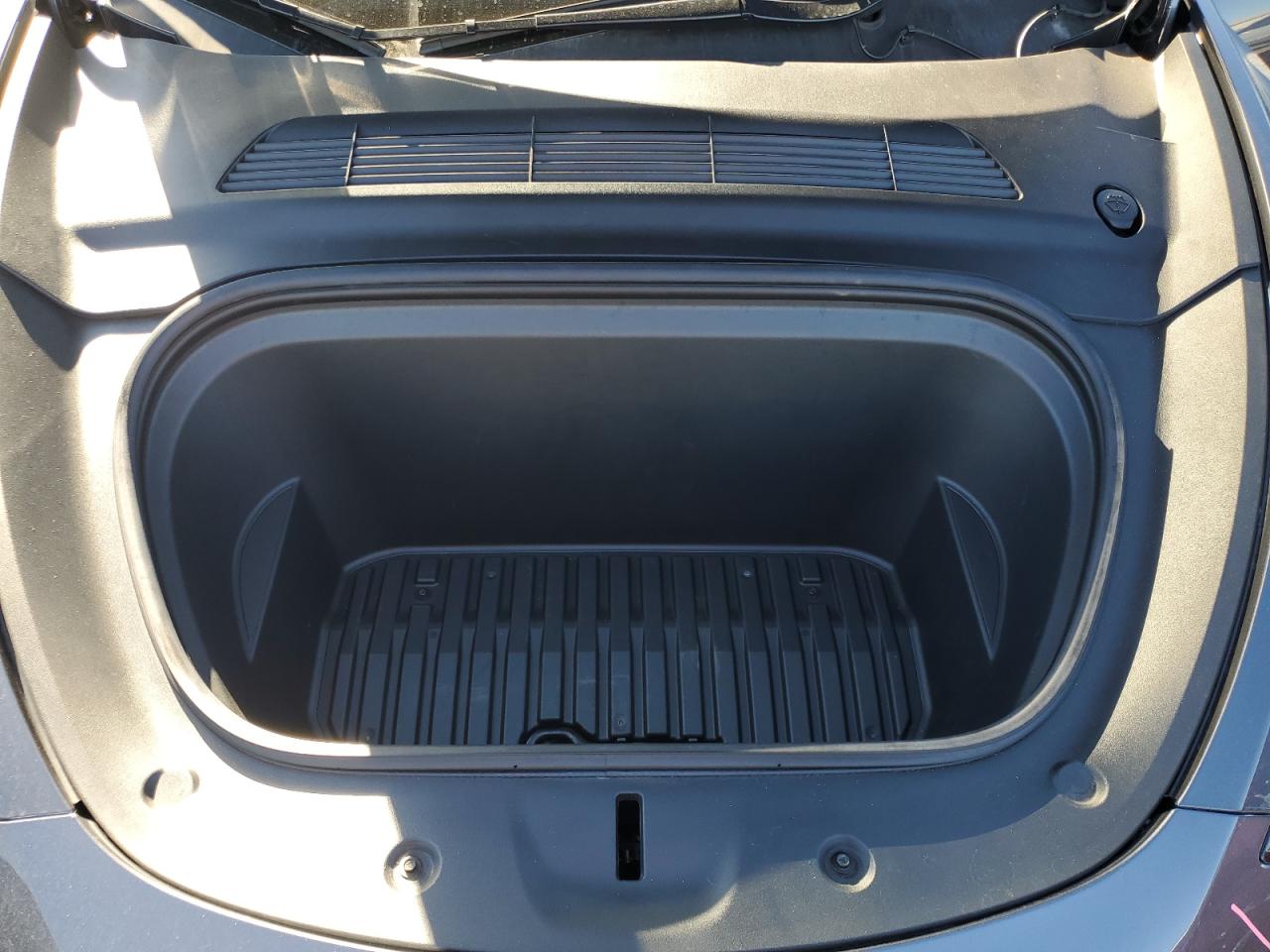 2020 Tesla Model Y VIN: 5YJYGDEE2LF058143 Lot: 90369295