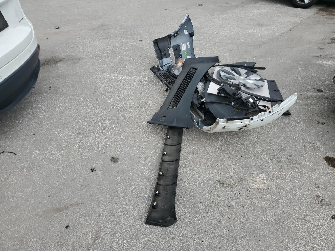 2021 Tesla Model Y VIN: 5YJYGDEE0MF295909 Lot: 81913475