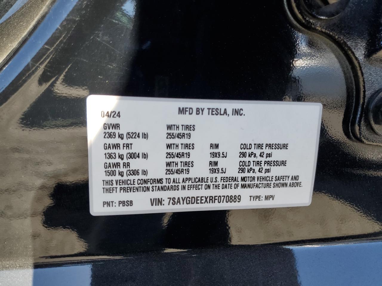 2024 Tesla Model Y VIN: 7SAYGDEEXRF070889 Lot: 90647155