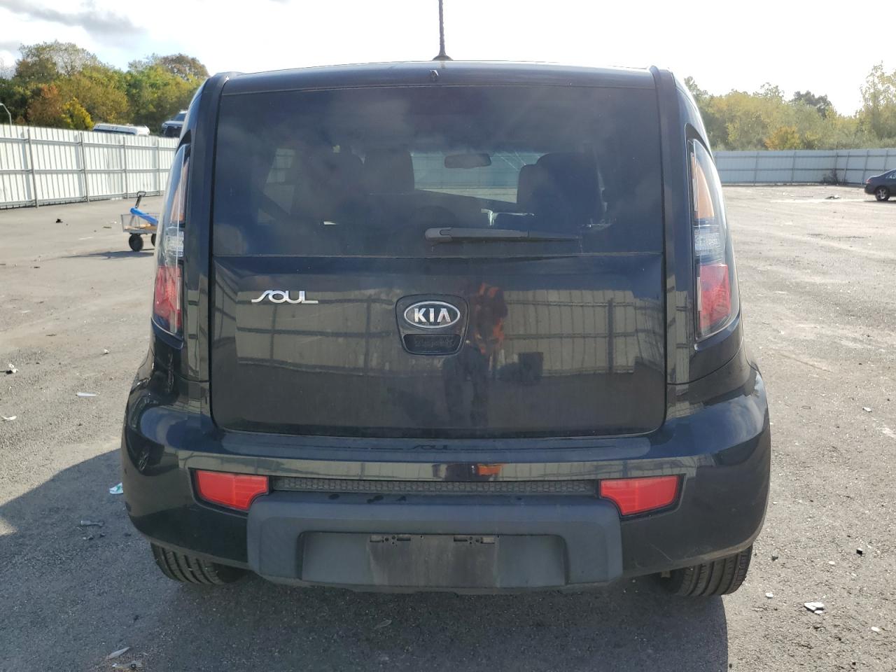 2011 Kia Soul + VIN: KNDJT2A27B7205123 Lot: 85647505