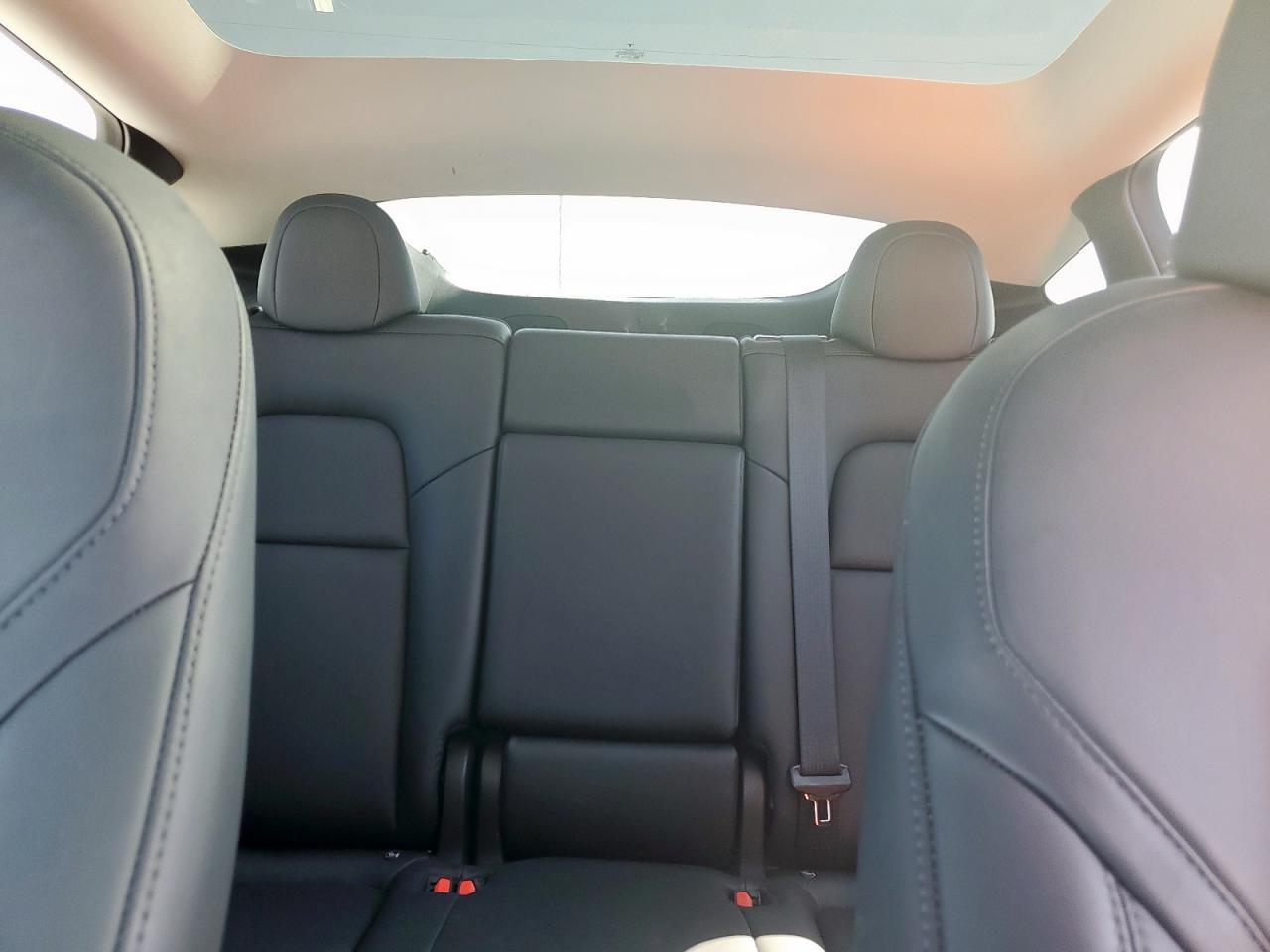 2024 Tesla Model Y VIN: 7SAYGDEE4RA242279 Lot: 84740555