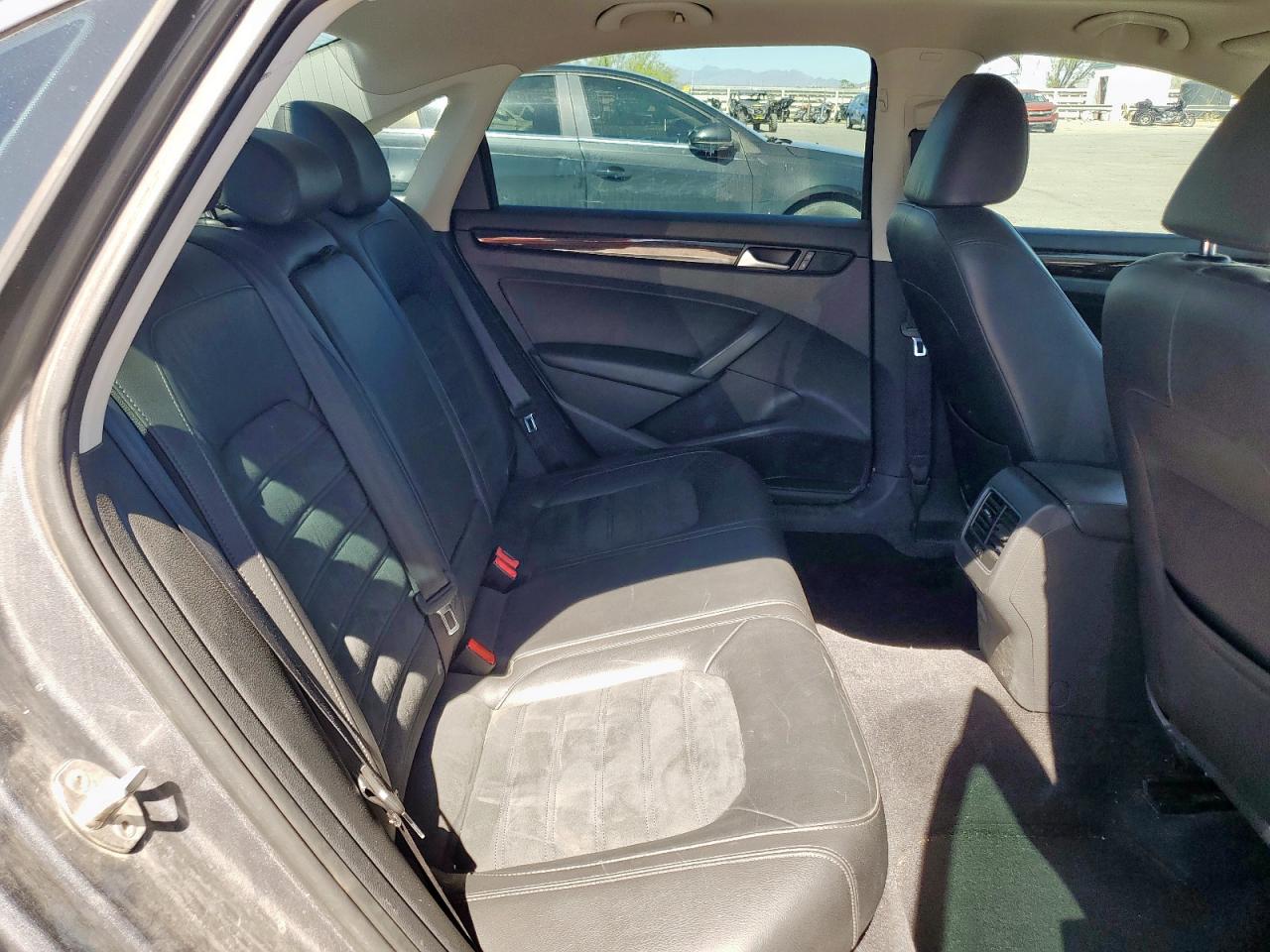 2015 Volkswagen Passat Sel VIN: 1VWCV7A36FC014425 Lot: 85580485