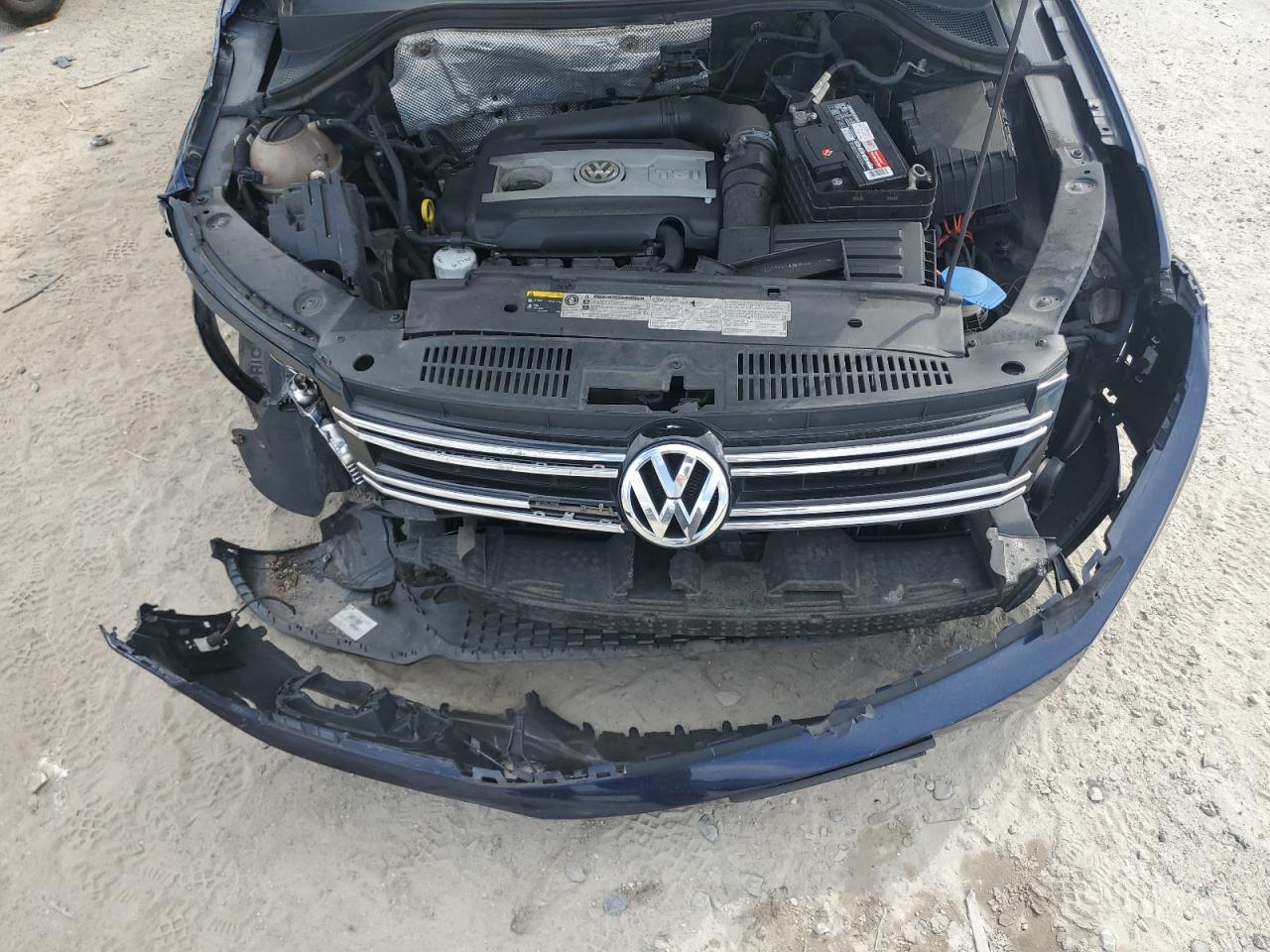 2015 Volkswagen Tiguan S VIN: WVGBV7AX2FW588421 Lot: 85108915