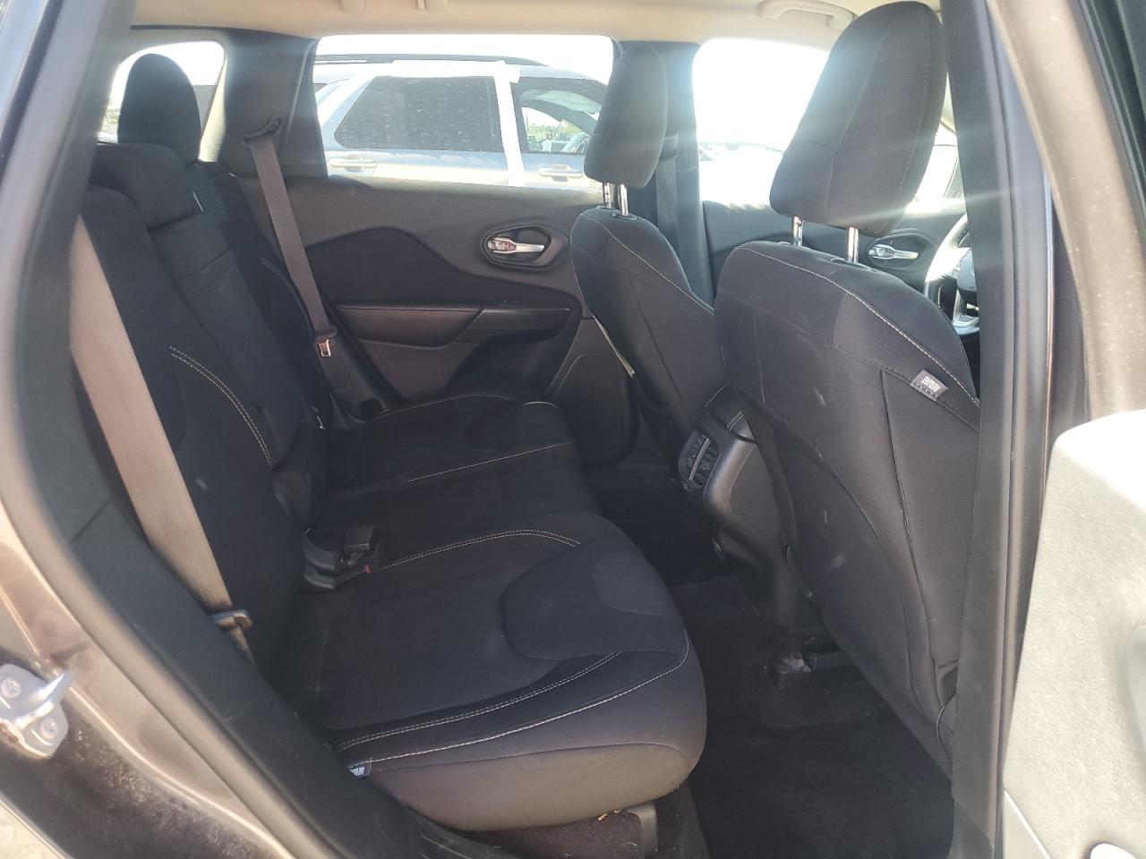 2016 Jeep Cherokee Latitude VIN: 1C4PJMCB2GW328110 Lot: 85312065