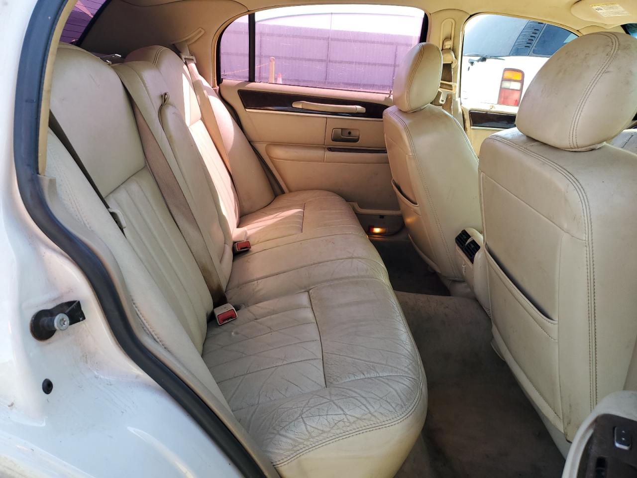 2006 Lincoln Town Car Signature VIN: 1LNHM81W86Y647017 Lot: 85908655