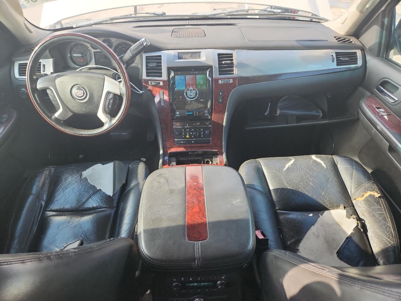 2008 Cadillac Escalade Luxury VIN: 1GYFK63878R105936 Lot: 90721875