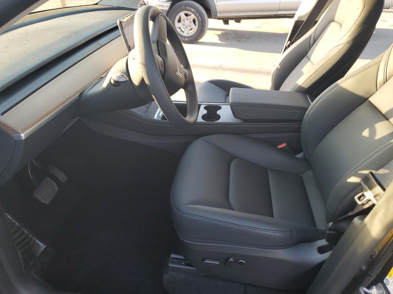 2025 Tesla Model Y VIN: 7SAYGDED6SA377714 Lot: 87358825