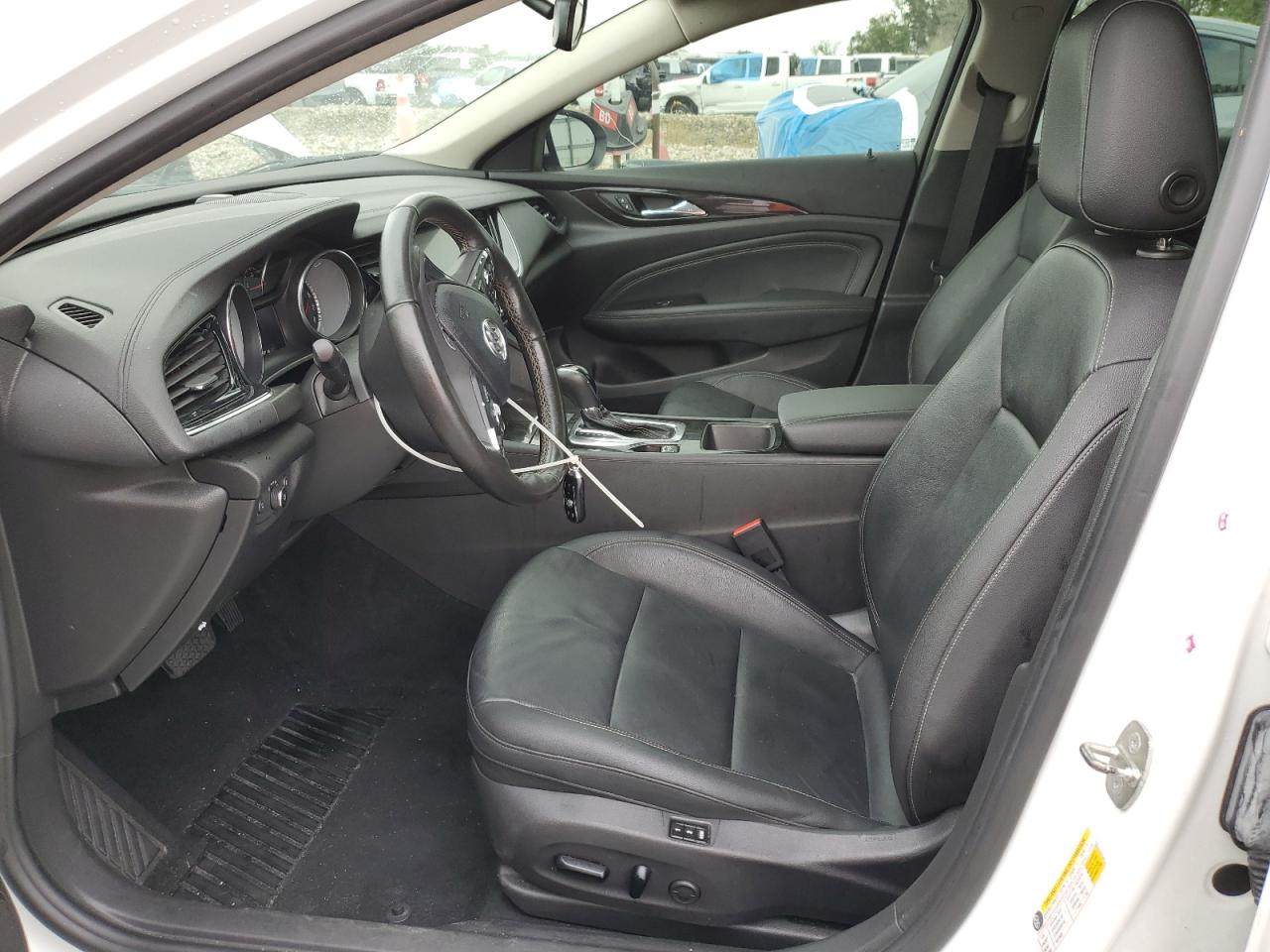 2018 Buick Regal Tourx Essence VIN: W04GV8SX7J1125804 Lot: 82267155