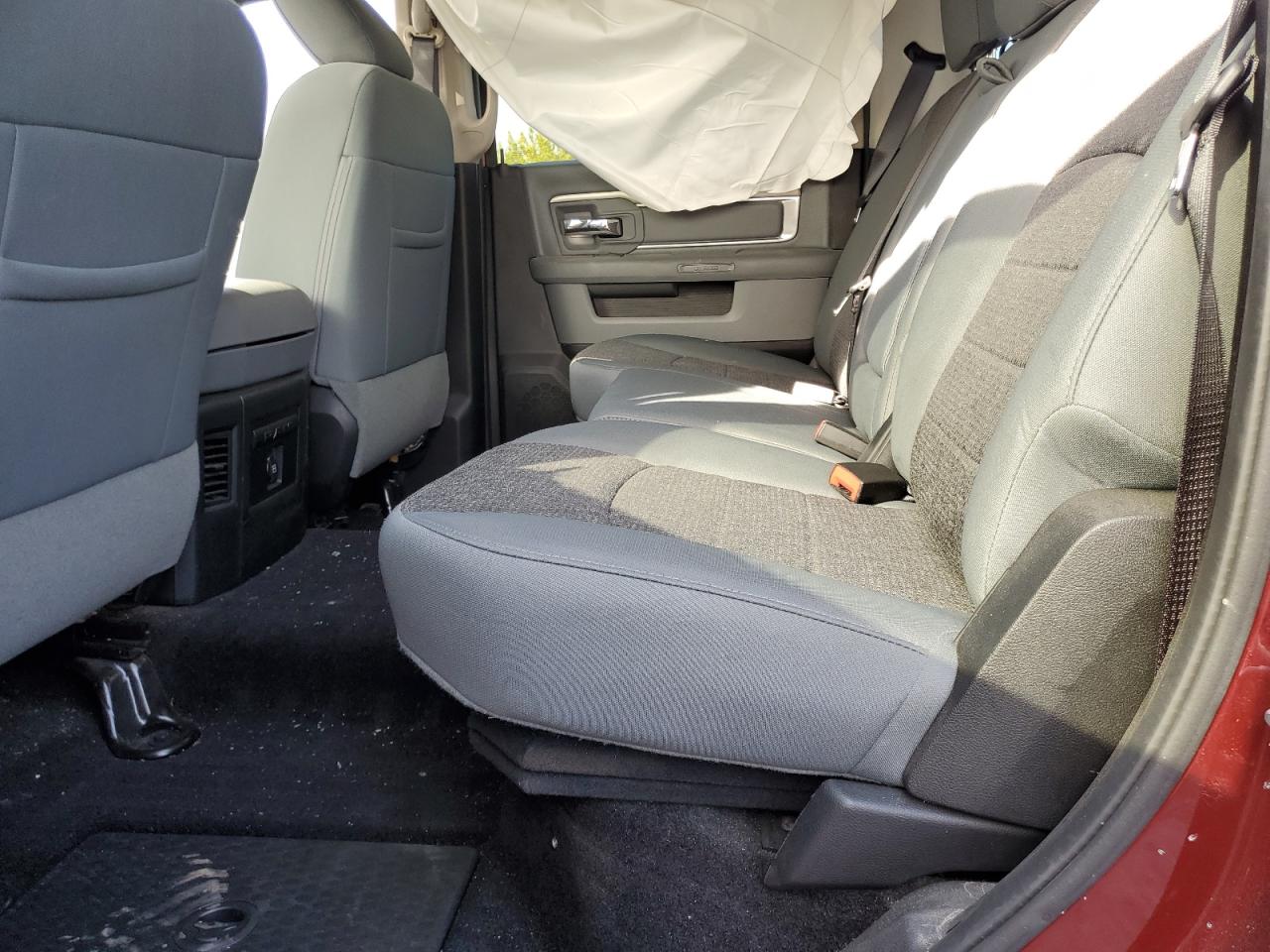 2017 Ram 1500 Slt VIN: 3C6RR7LT4HG549307 Lot: 82699055