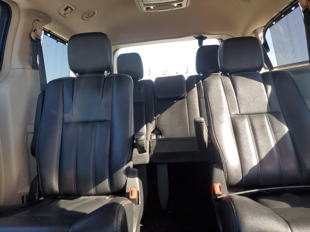 2016 Chrysler Town & Country Touring VIN: 2C4RC1BG2GR135415 Lot: 82581395