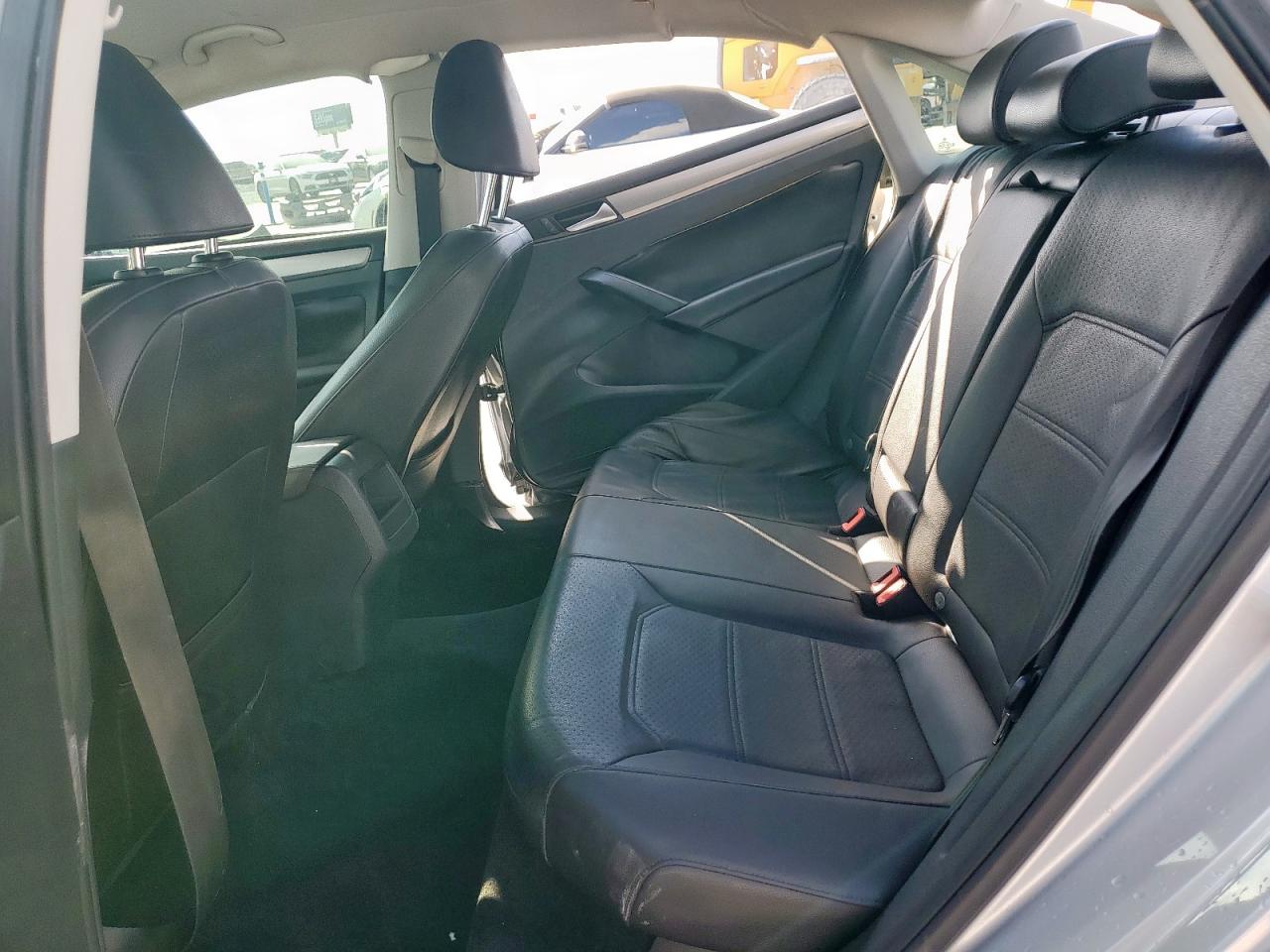 2015 Volkswagen Passat S VIN: 1VWAT7A38FC021583 Lot: 85674655