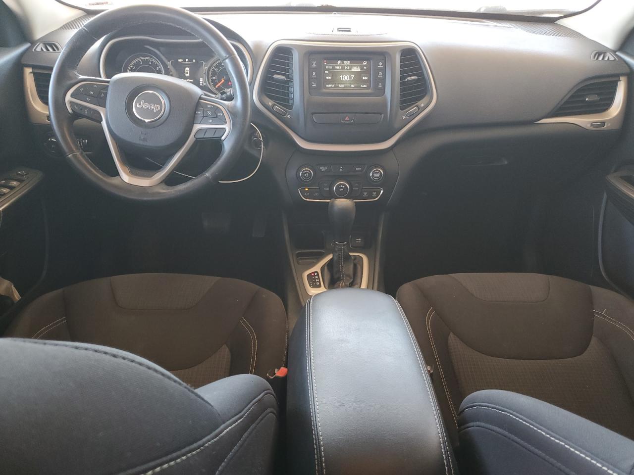 2015 Jeep Cherokee Latitude VIN: 1C4PJLCB2FW694397 Lot: 82248225