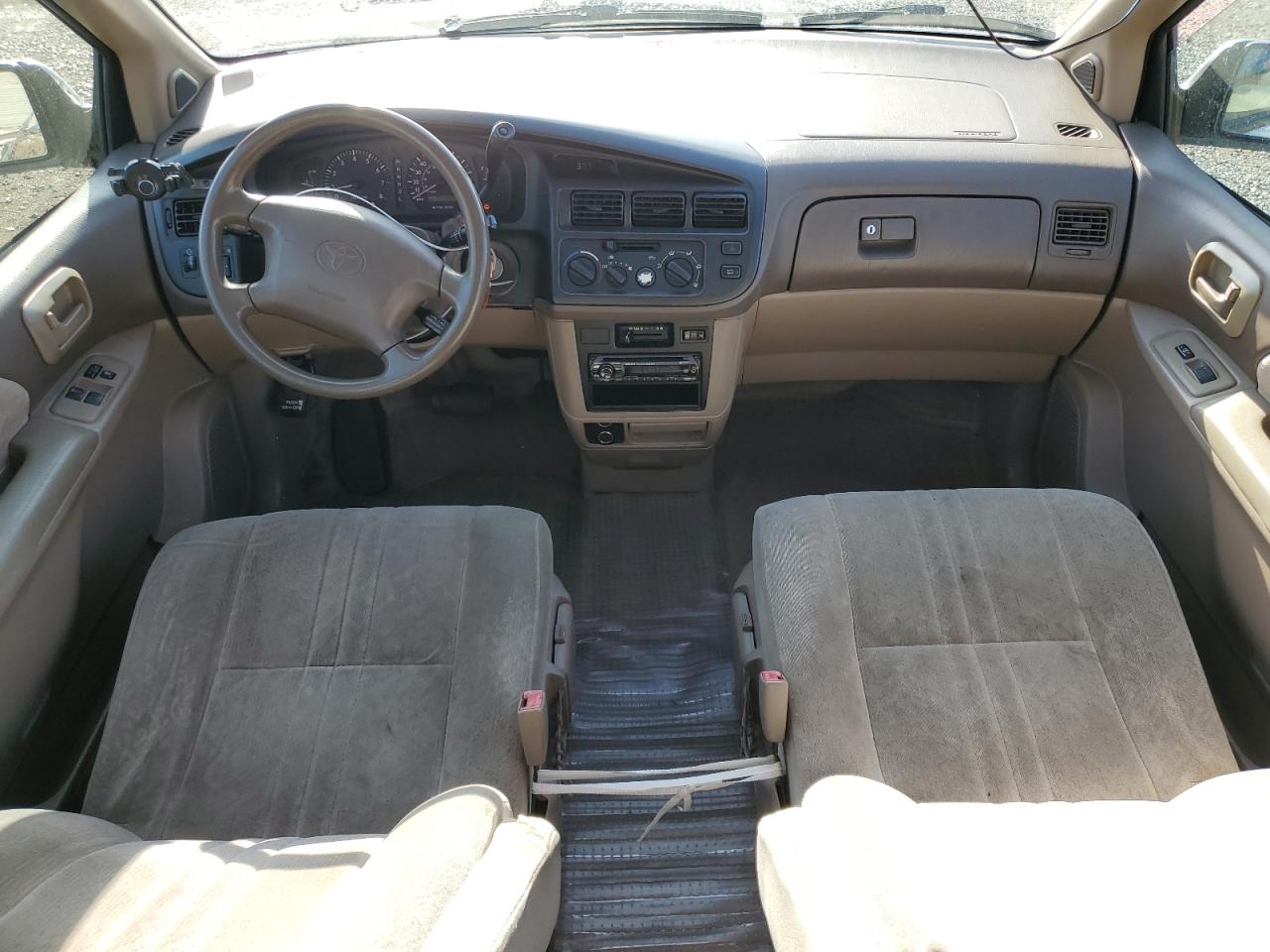 1998 Toyota Sienna Le VIN: 4T3ZF13C7WU010112 Lot: 85591895