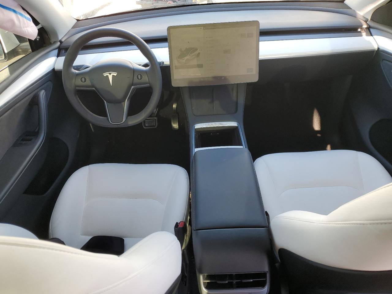 2023 Tesla Model Y VIN: 7SAYGDEE2PA085770 Lot: 89914815