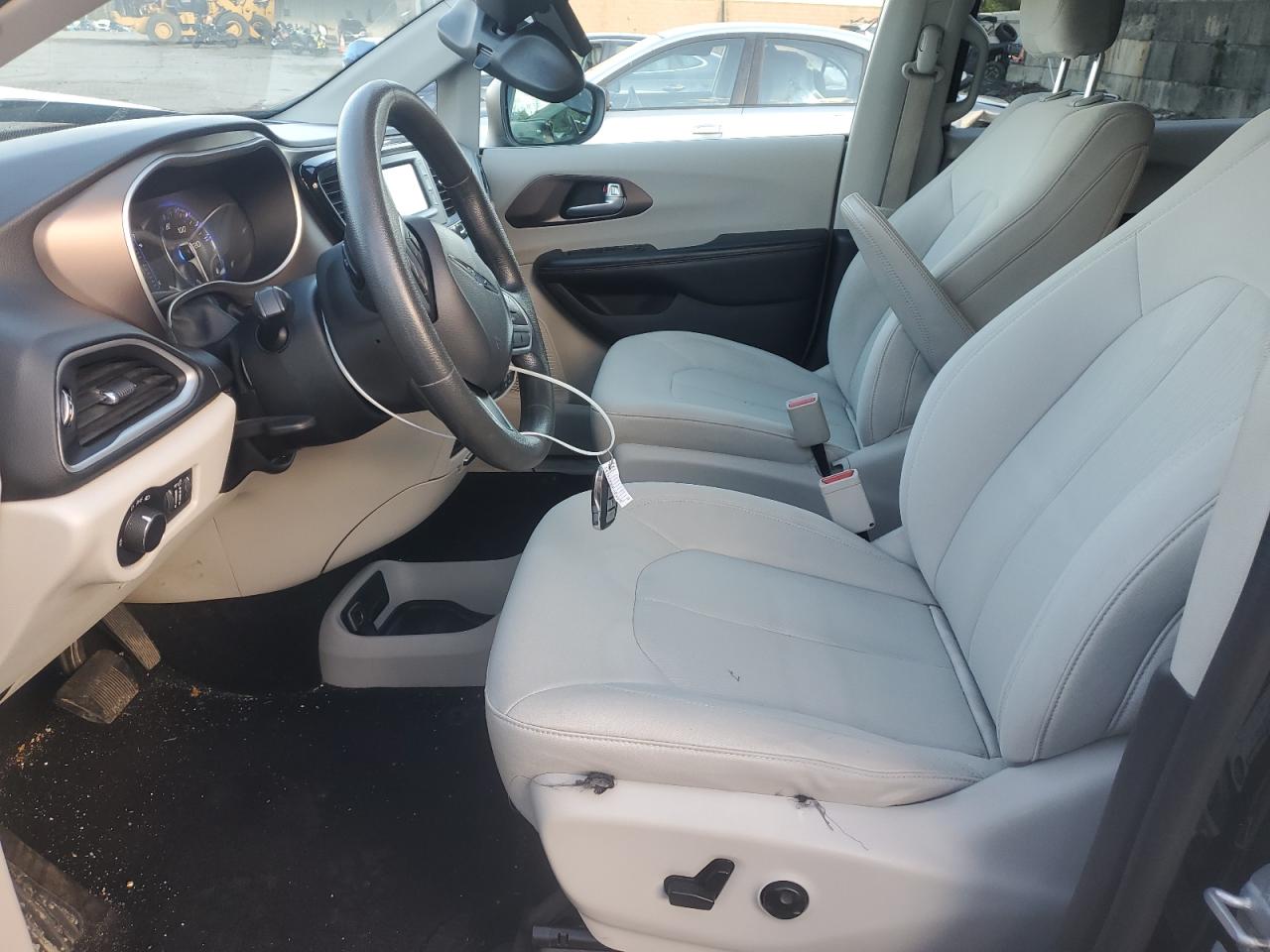 2017 Chrysler Pacifica Lx VIN: 2C4RC1CG2HR657784 Lot: 82326805