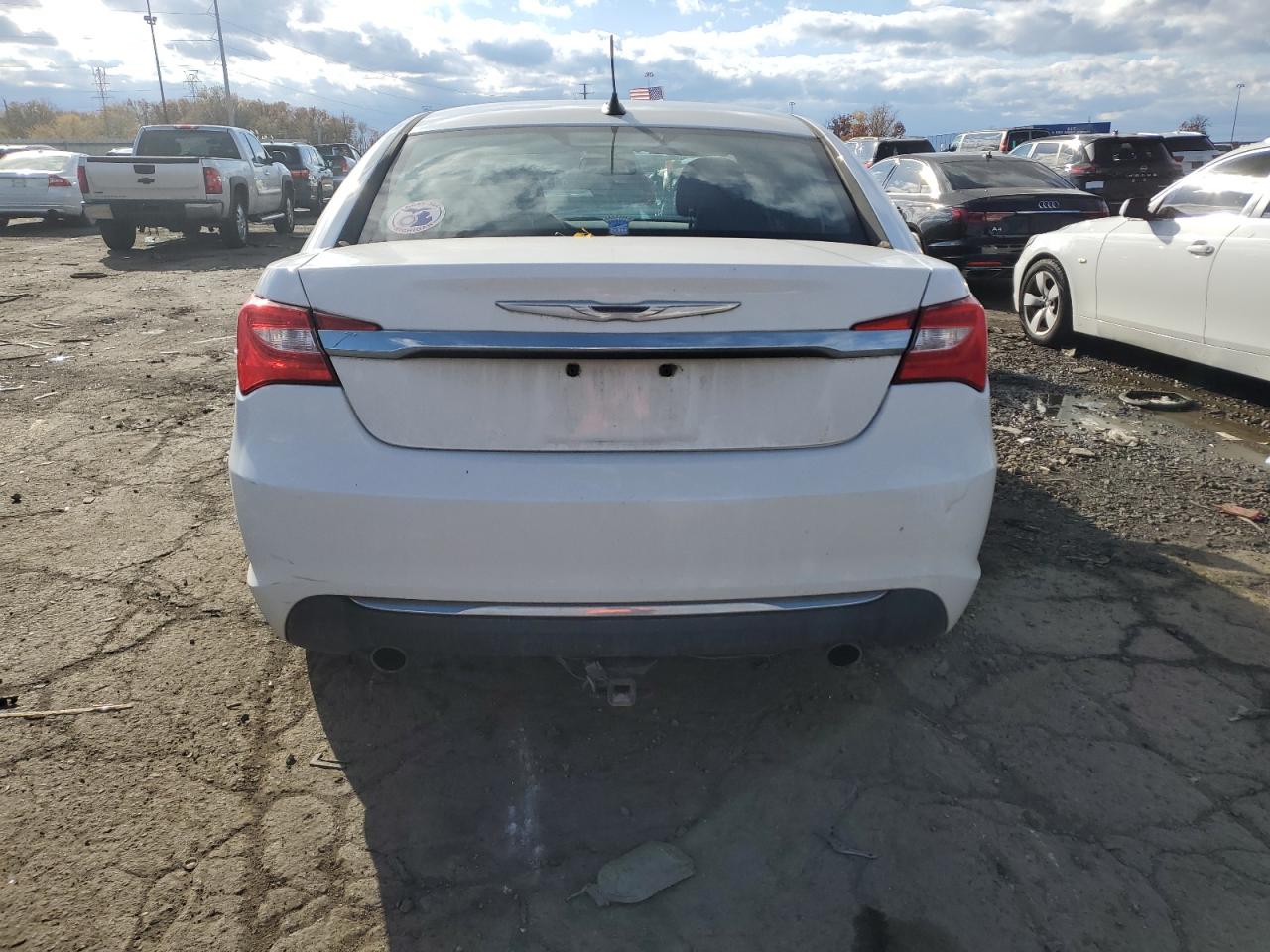 2014 Chrysler 200 Limited VIN: 1C3CCBCGXEN176514 Lot: 90683915