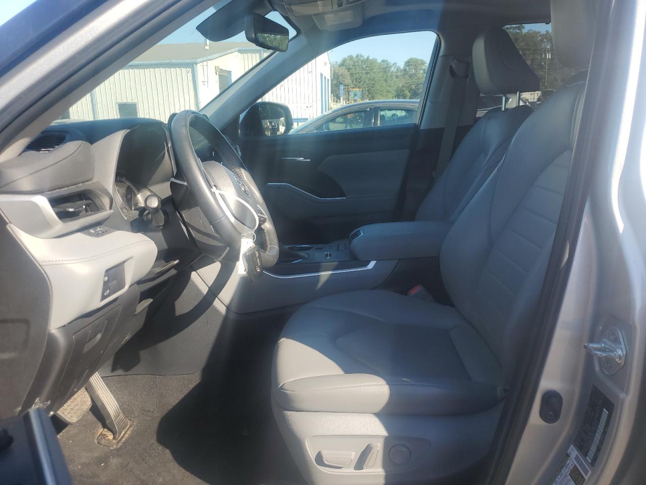 2022 Toyota Highlander Xle VIN: 5TDGZRAH4NS555812 Lot: 86330225