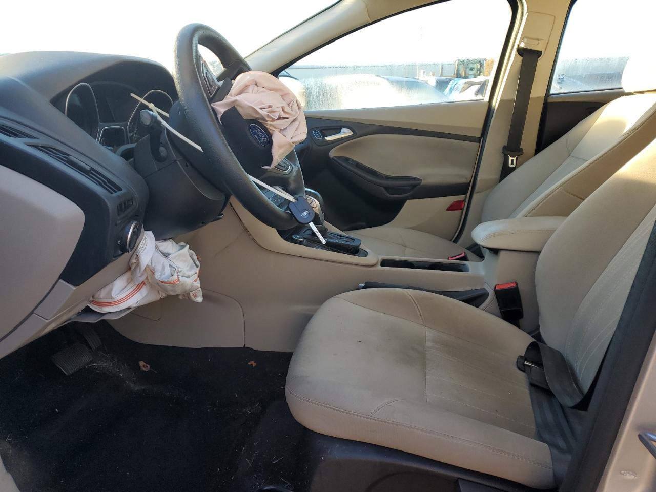 2016 Ford Focus Se VIN: 1FADP3K22GL247581 Lot: 82738165