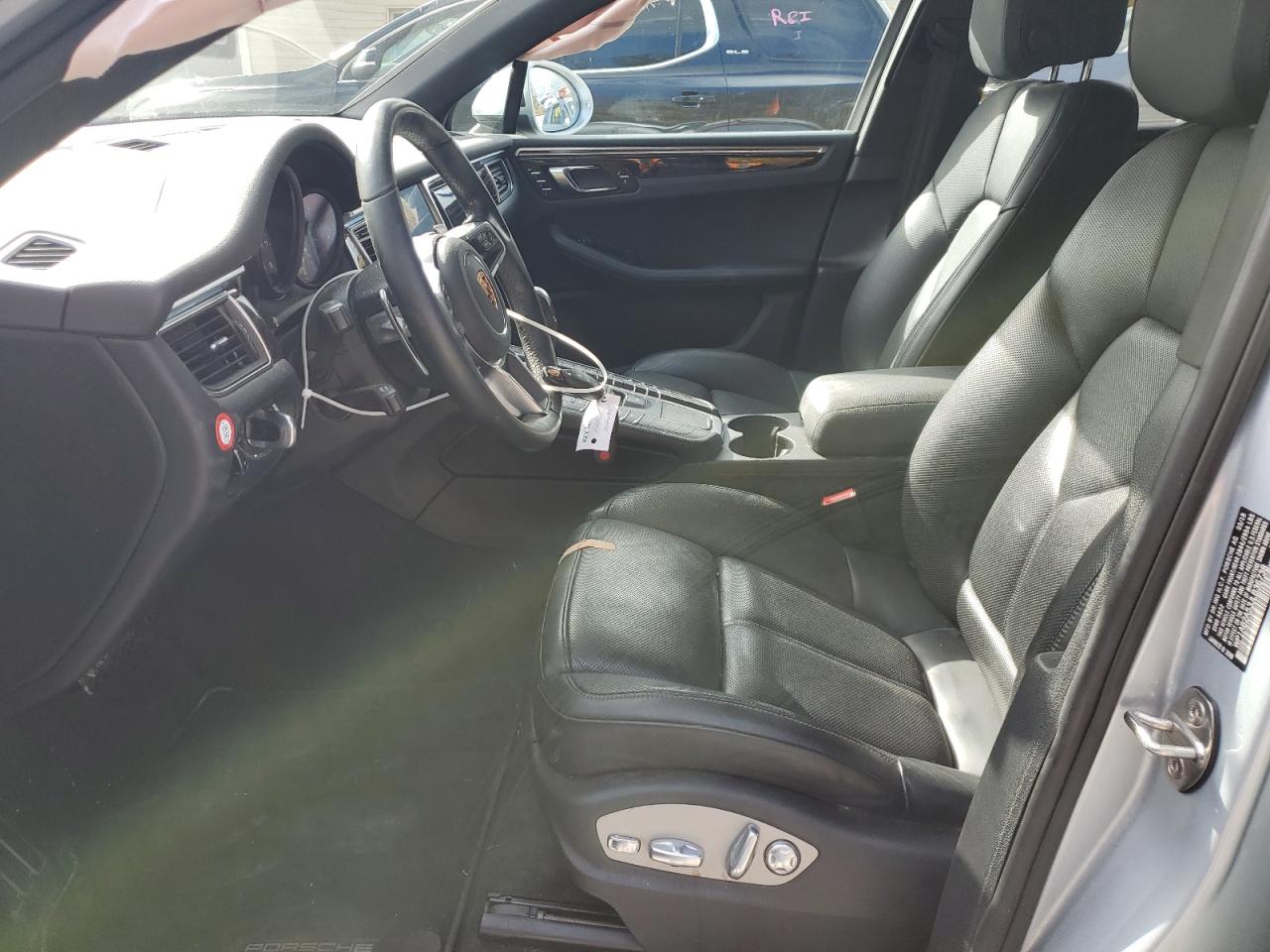 2018 Porsche Macan S VIN: WP1AB2A53JLB36738 Lot: 90838275