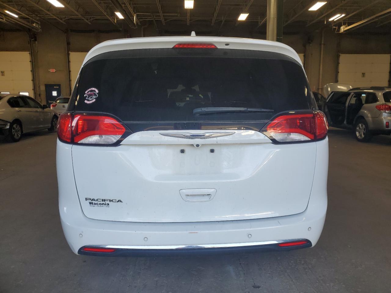 2017 Chrysler Pacifica Touring L VIN: 2C4RC1BG2HR621594 Lot: 82003985