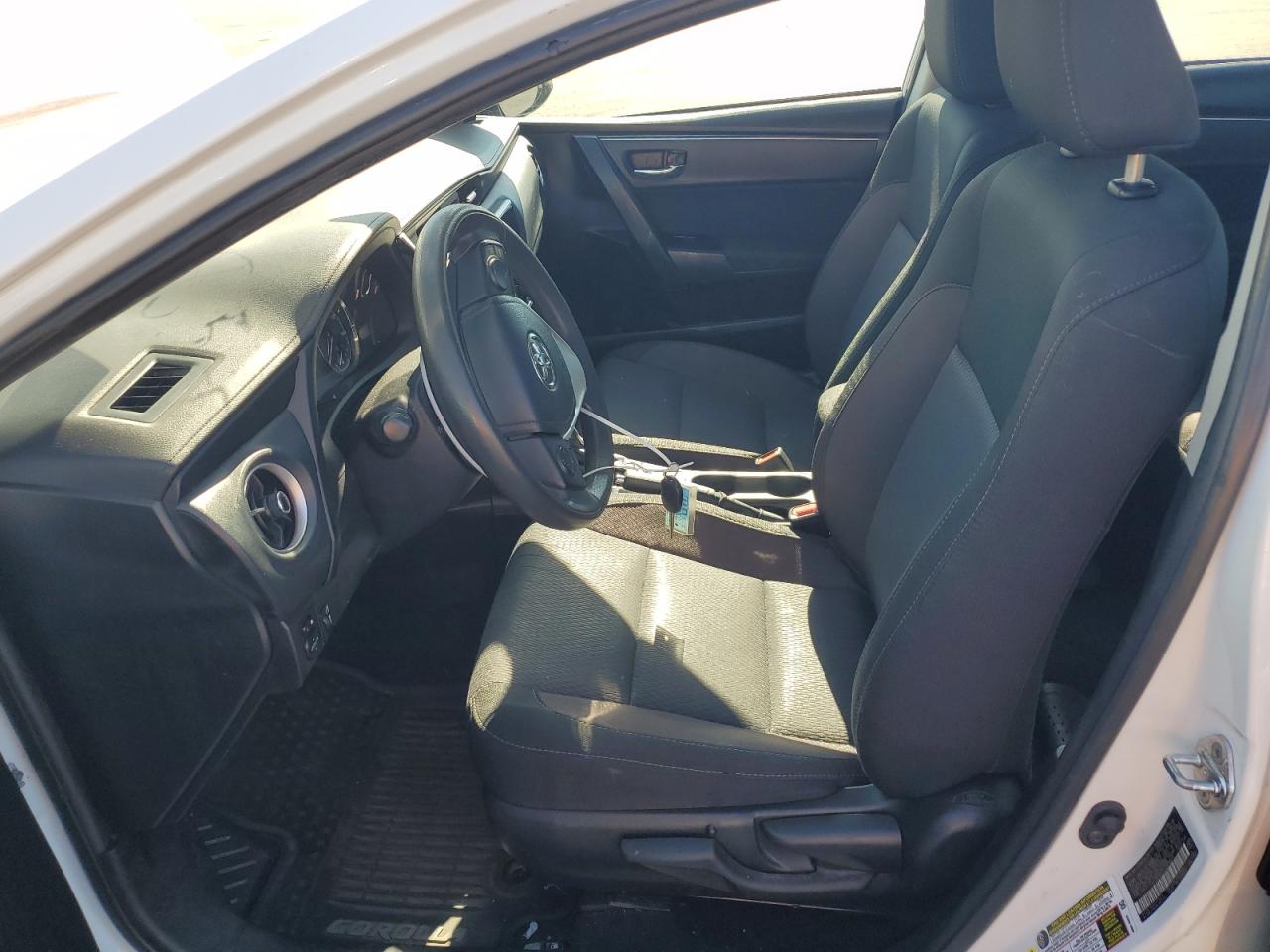 2018 Toyota Corolla L VIN: 2T1BURHE0JC075676 Lot: 85409465