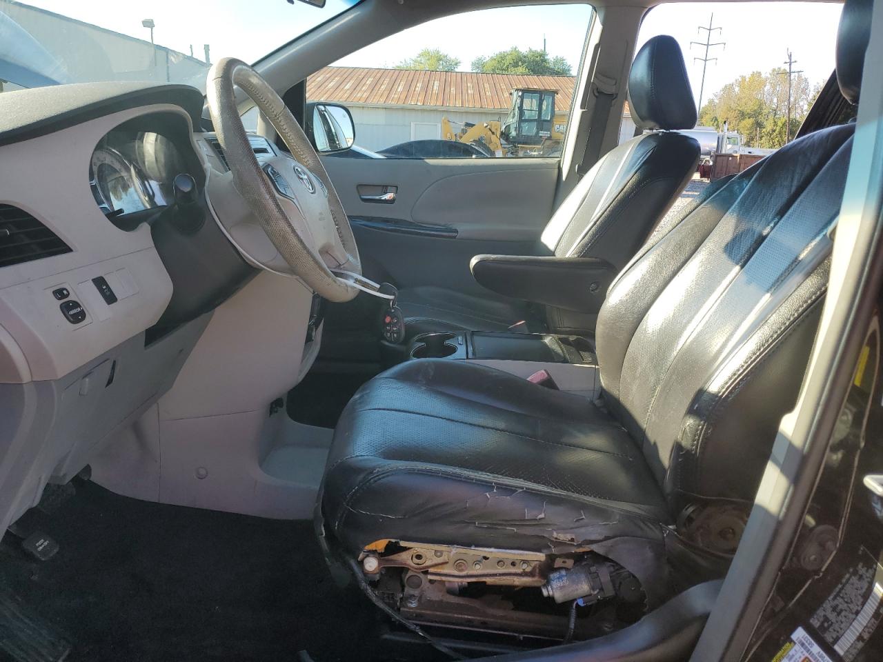 2011 Toyota Sienna Sport VIN: 5TDXK3DC2BS107789 Lot: 82269975