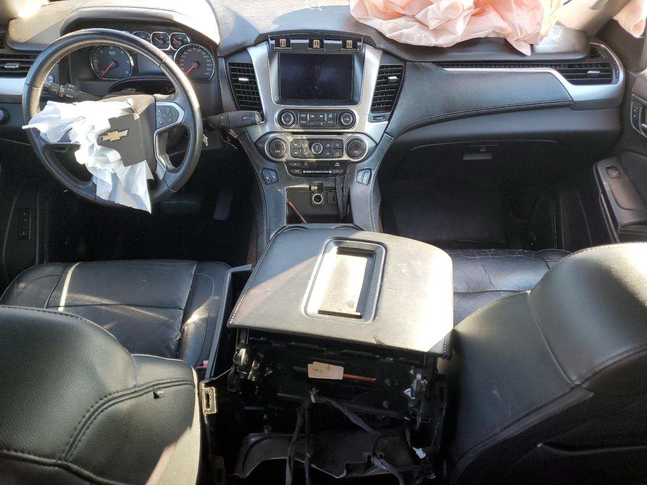 2017 Chevrolet Suburban C1500 Lt VIN: 1GNSCHKC4HR194794 Lot: 85718235