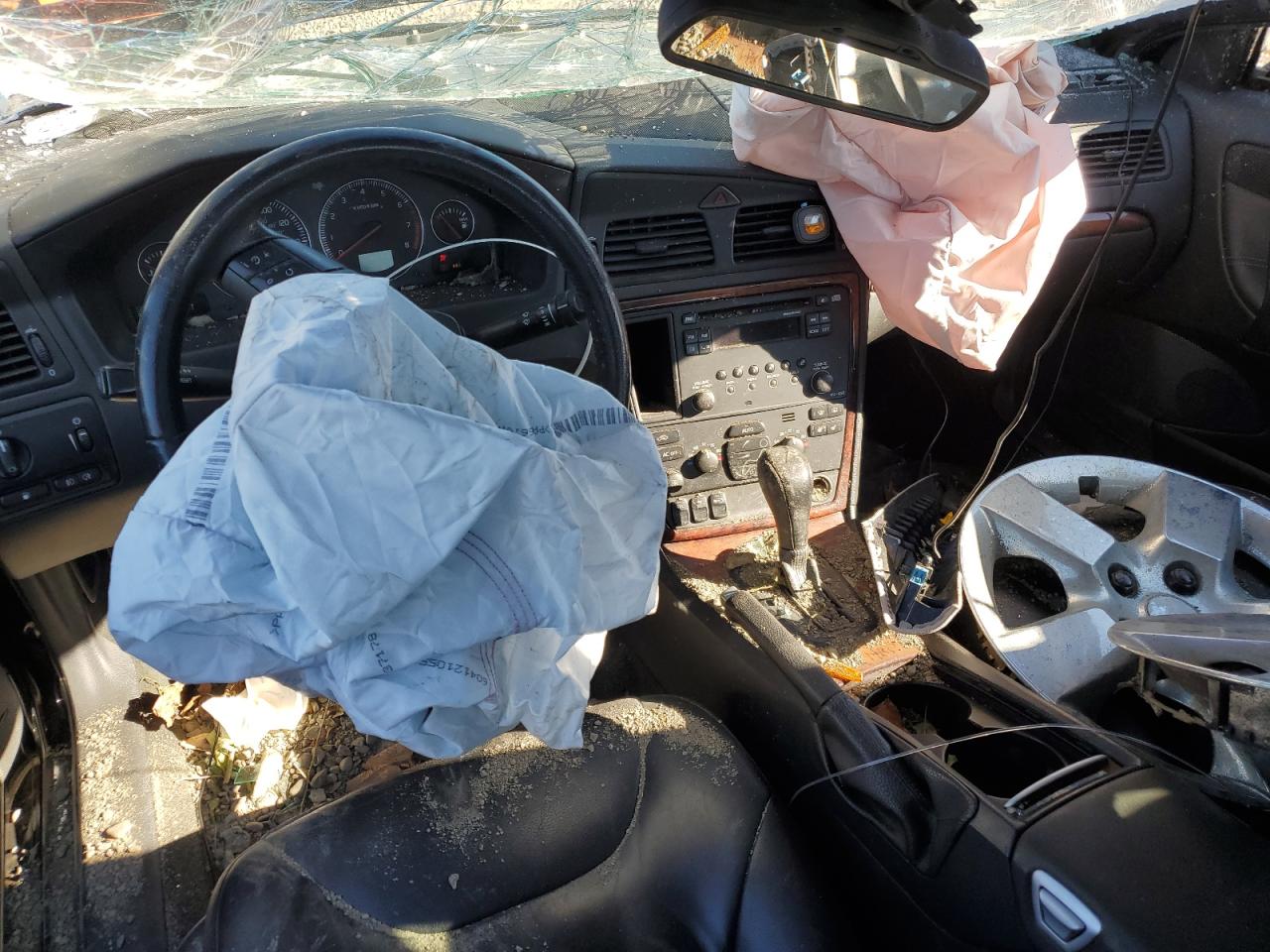 2005 Volvo S60 2.5T VIN: YV1RS592452477779 Lot: 82005425