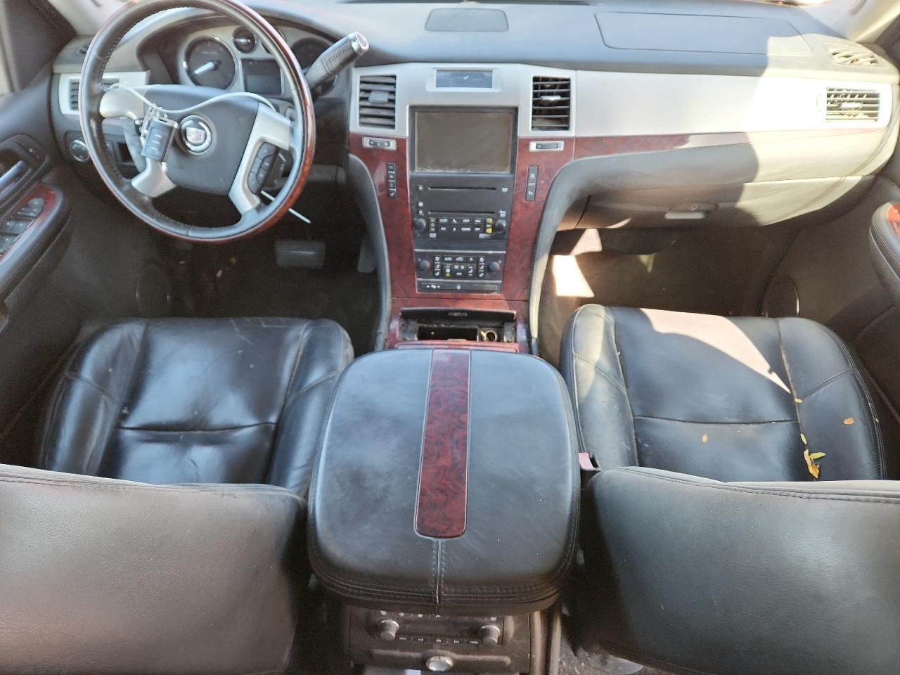 2008 Cadillac Escalade Luxury VIN: 1GYFK63898R212681 Lot: 85959685