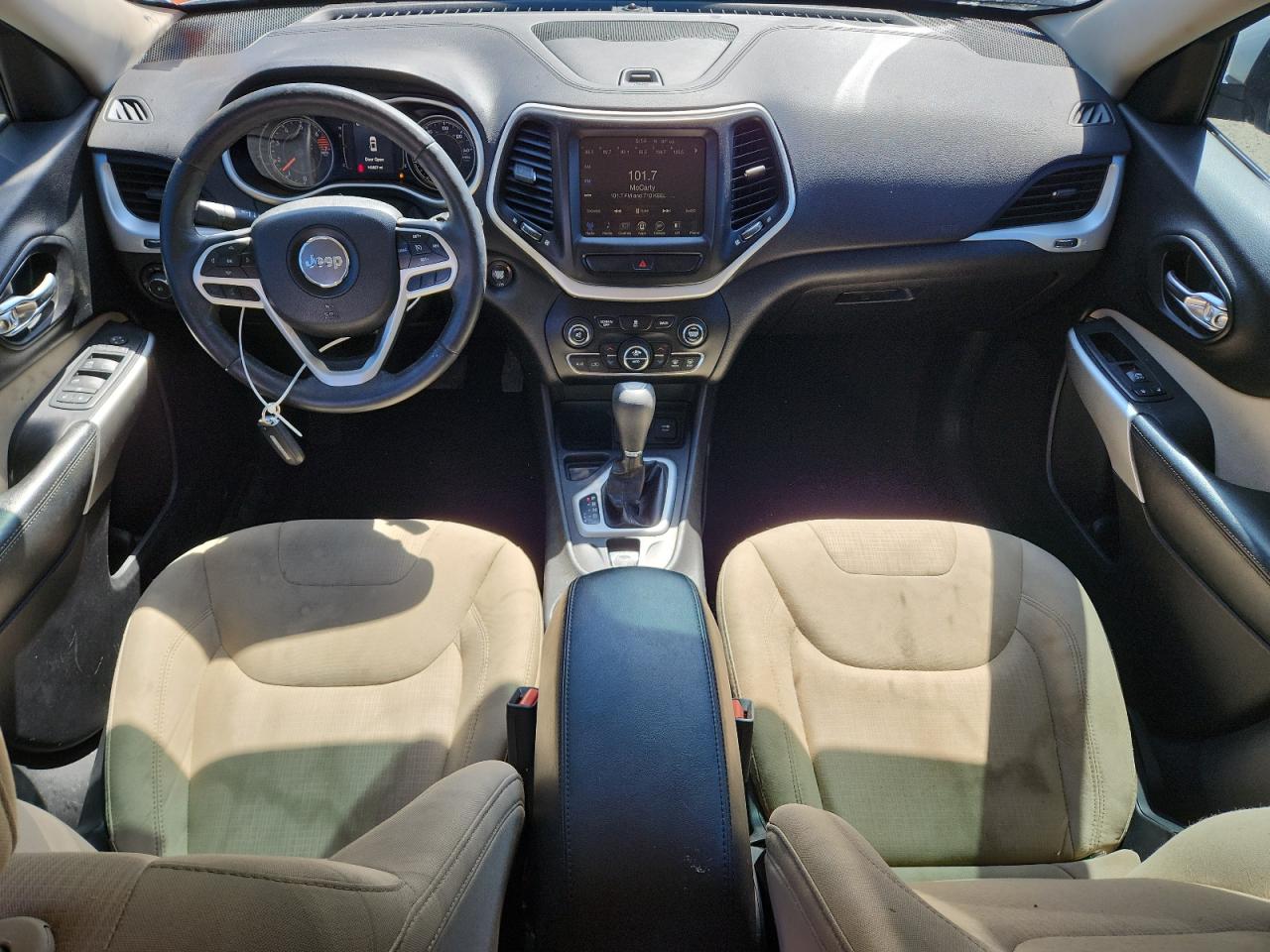 2017 Jeep Cherokee Latitude VIN: 1C4PJLCB0HW613982 Lot: 81673765