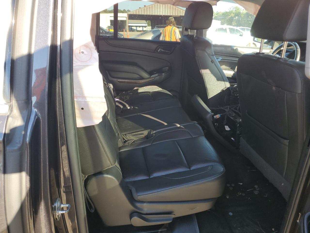 2017 Chevrolet Suburban C1500 Lt VIN: 1GNSCHKC4HR194794 Lot: 85718235