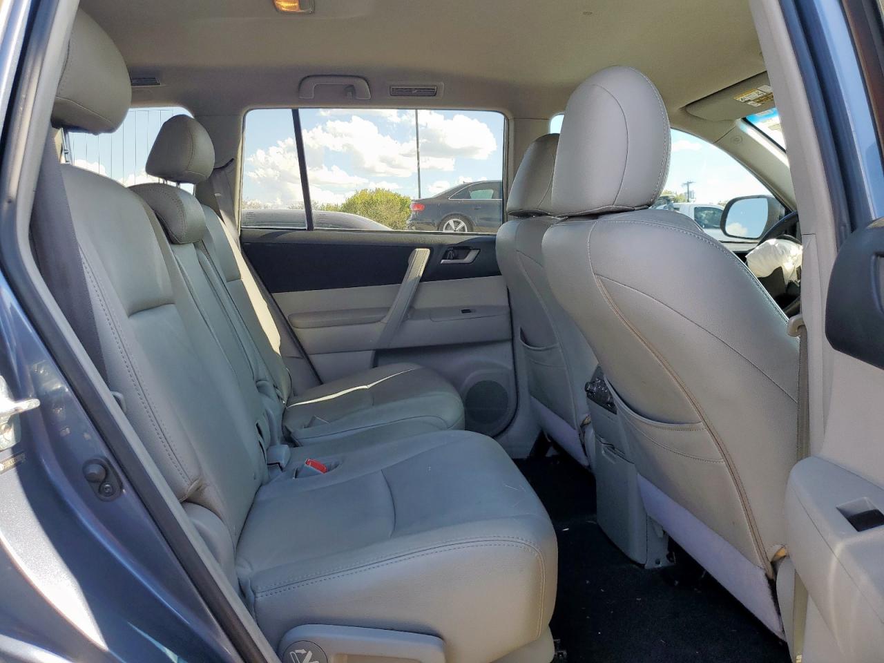 2013 Toyota Highlander Base VIN: 5TDZK3EH3DS092158 Lot: 85569255