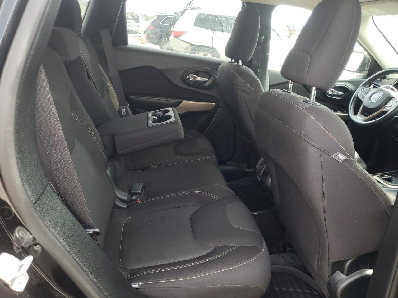 2017 Jeep Cherokee Latitude VIN: 1C4PJMCB5HW562159 Lot: 84809635