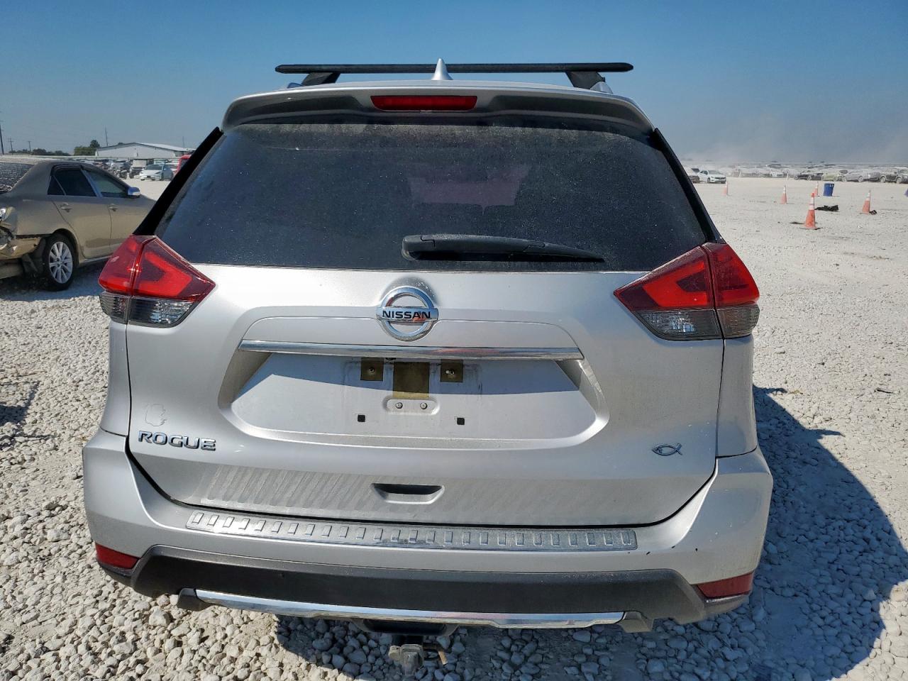 2017 Nissan Rogue S VIN: JN8AT2MT7HW149000 Lot: 84990705