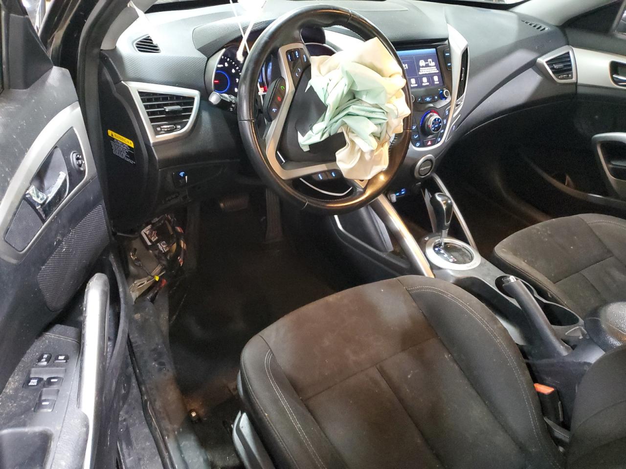 2017 Hyundai Veloster VIN: KMHTC6AD3HU310121 Lot: 84523455