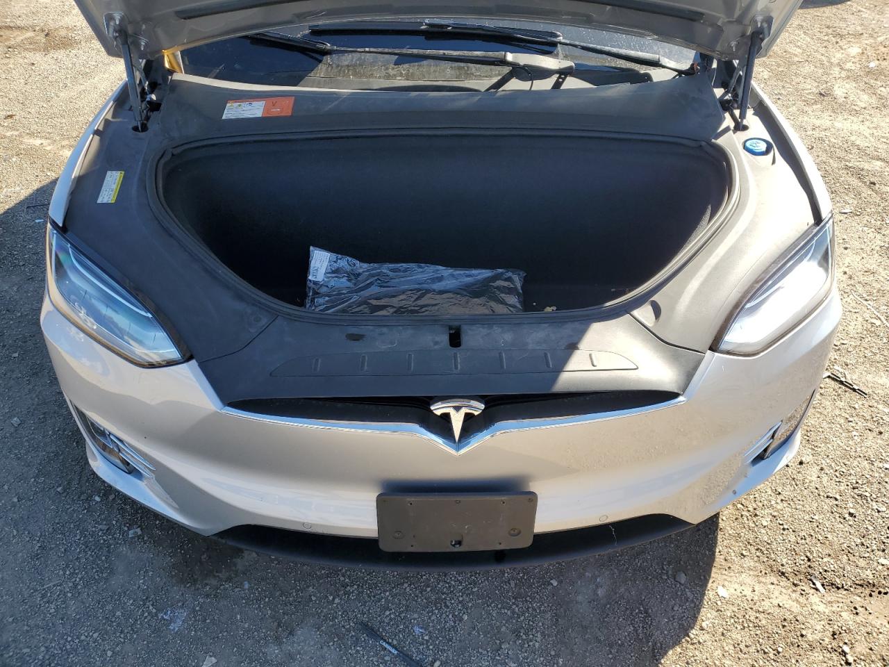 2016 Tesla Model X VIN: 5YJXCBE2XGF017668 Lot: 87201665