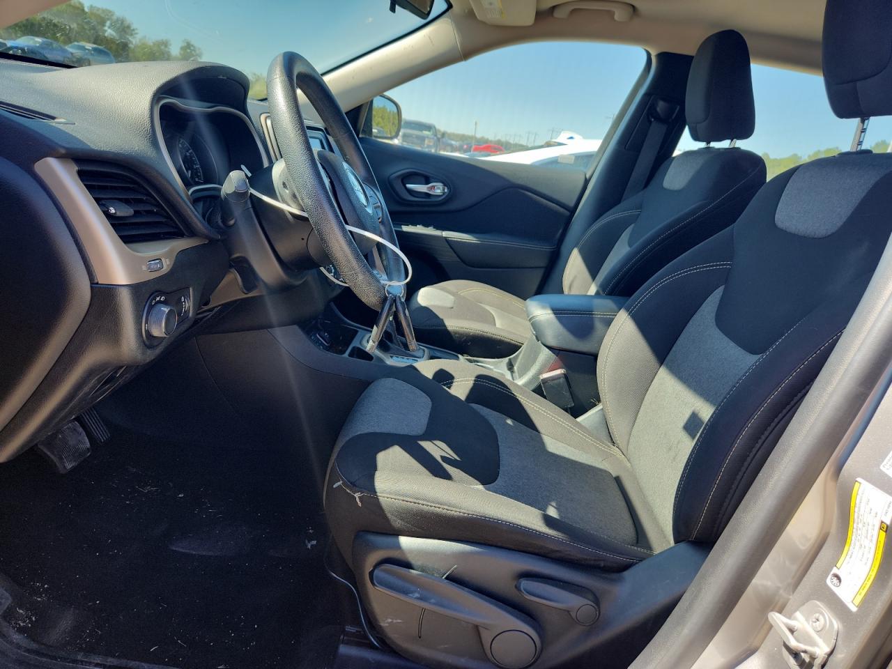 2014 Jeep Cherokee Sport VIN: 1C4PJLAB8EW318899 Lot: 82581225