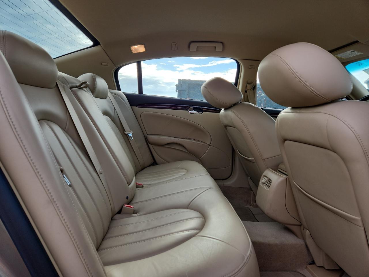 2010 Buick Lucerne Cxl VIN: 1G4HC5EM7AU123061 Lot: 84583765