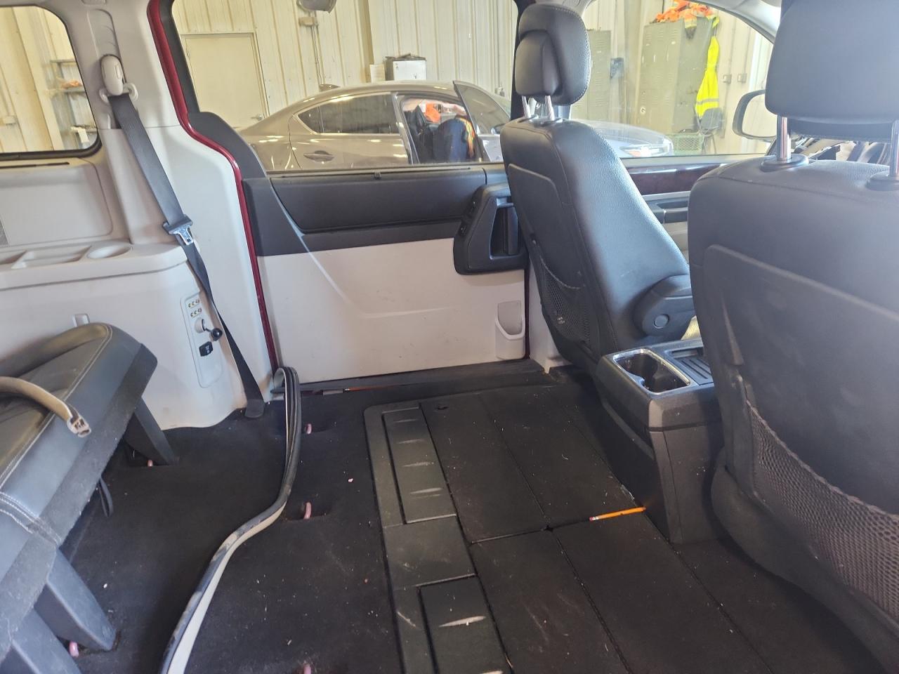 2010 Chrysler Town & Country Touring Plus VIN: 2A4RR8DX4AR495033 Lot: 85886445