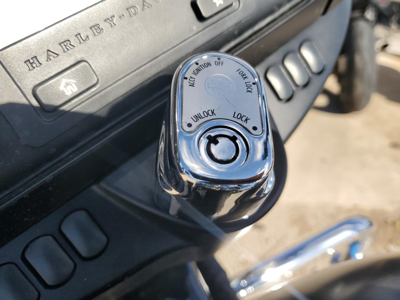 2015 Harley-Davidson Flhx Street Glide VIN: 1HD1KBM17FB699779 Lot: 90608725